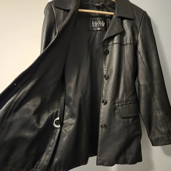 Leather jacket, size medium - Picture 3 of 5